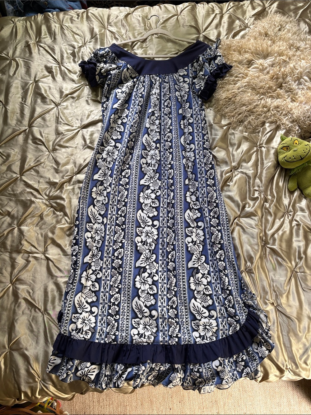 VINTAGE MUU made in Hawaii Mumu Navy and White Floral Off-Shoulder Dress